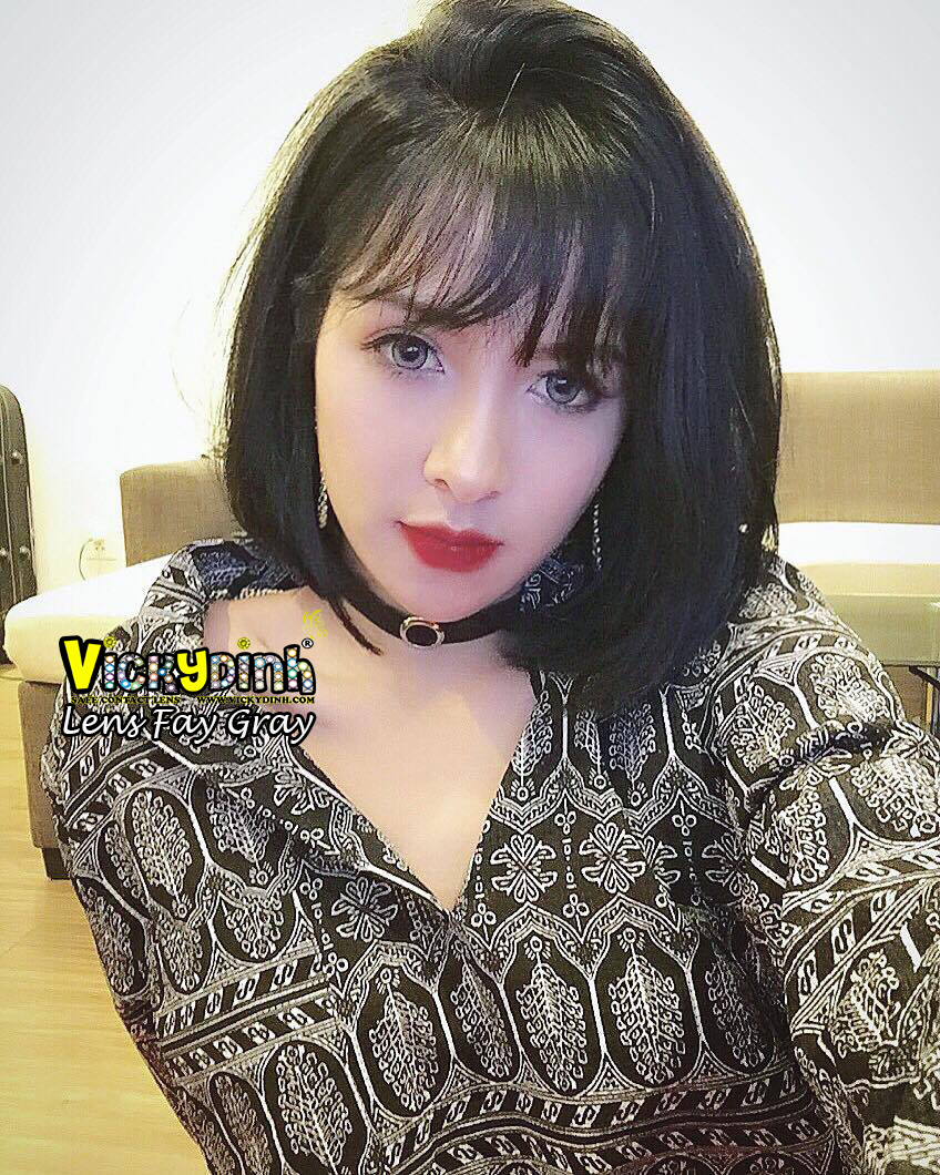 người đẹp và kính áp tròng