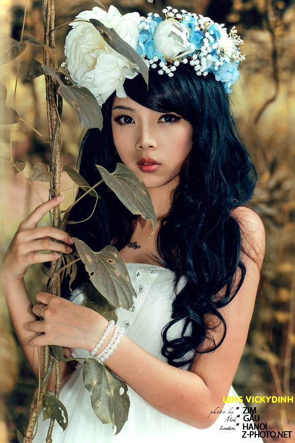 người đẹp và kính áp tròng 