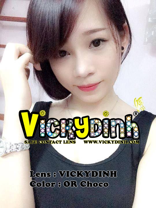 người đẹp và kính áp tròng 