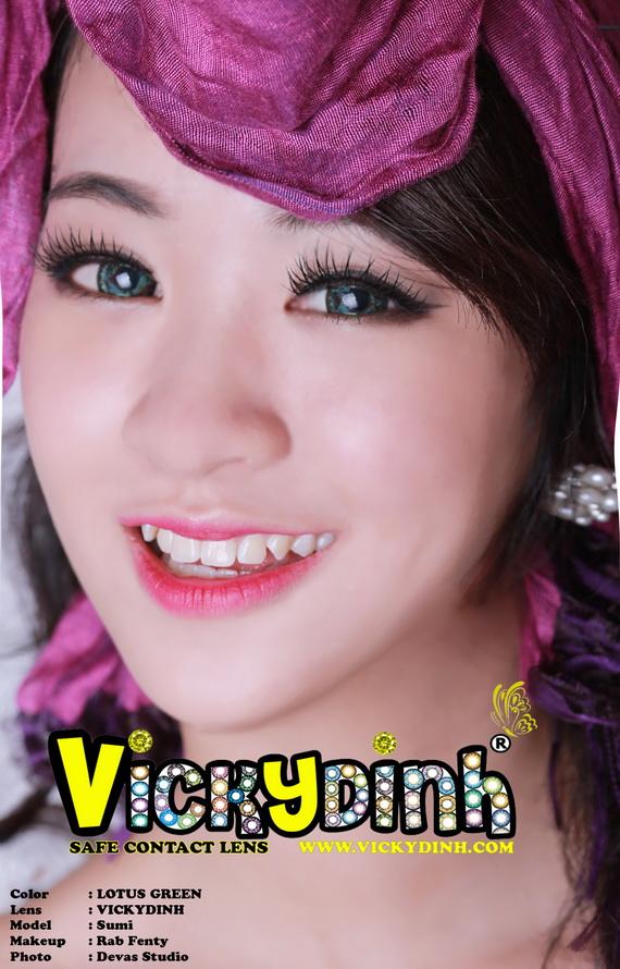 người đẹp và kính áp tròng 