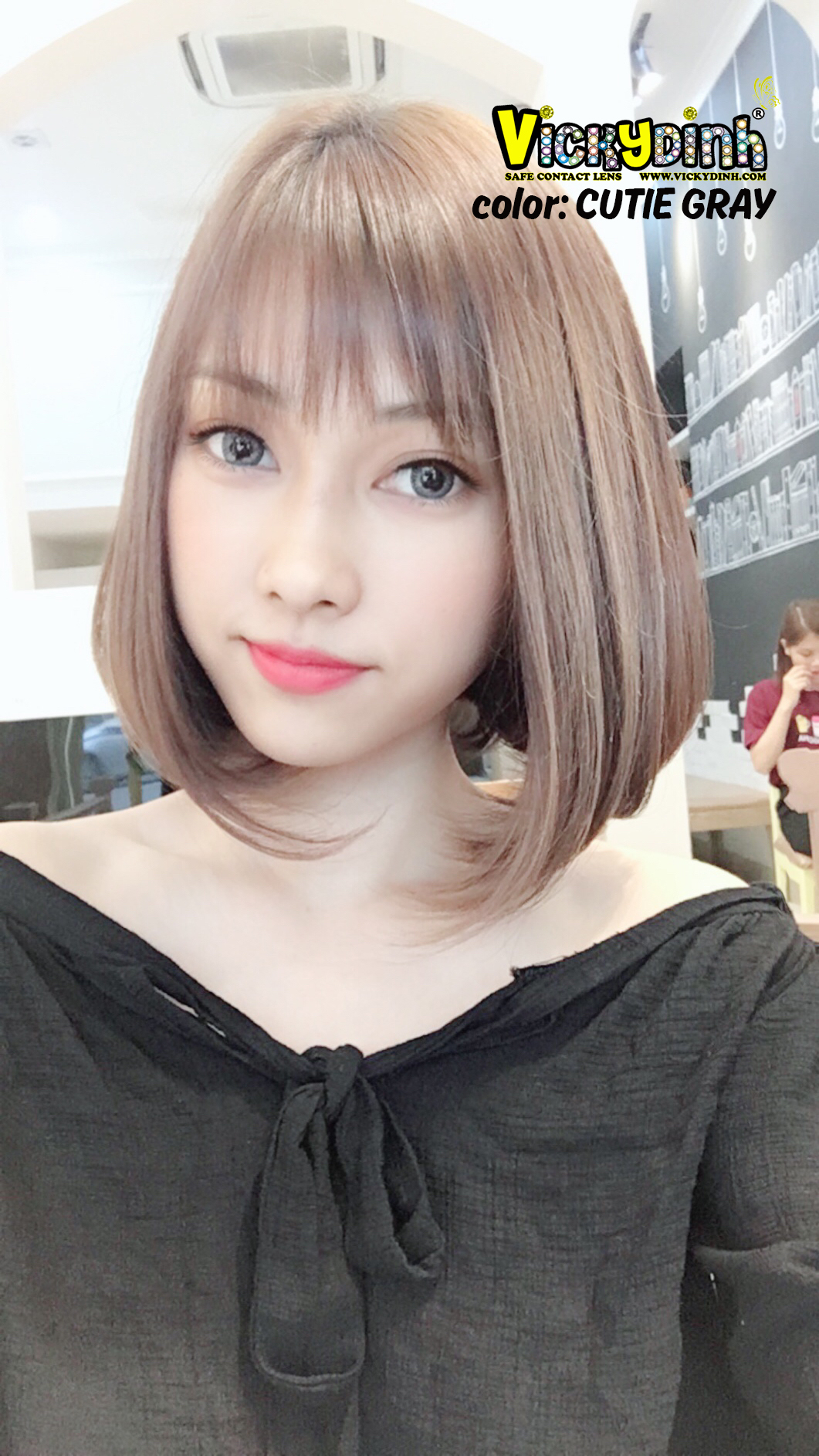 người đẹp và kính áp tròng