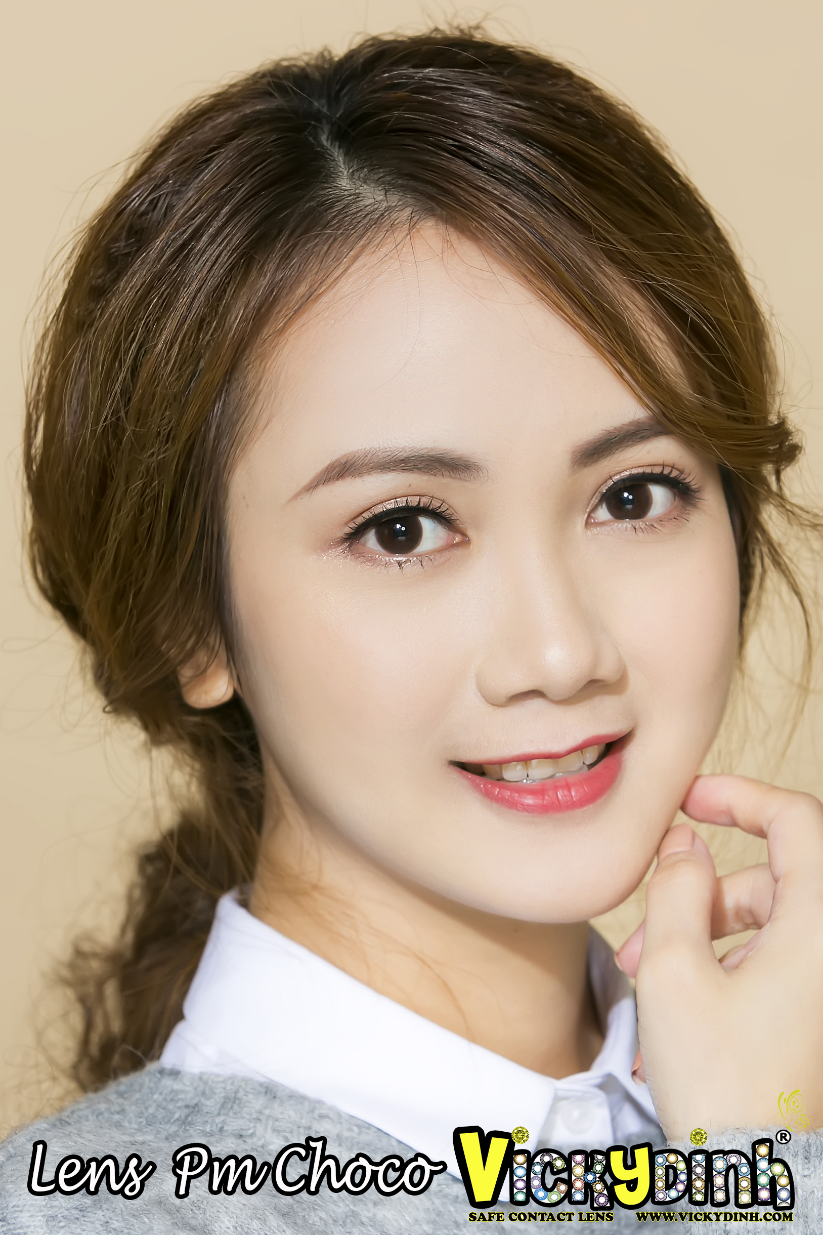 người đẹp và kính áp tròng