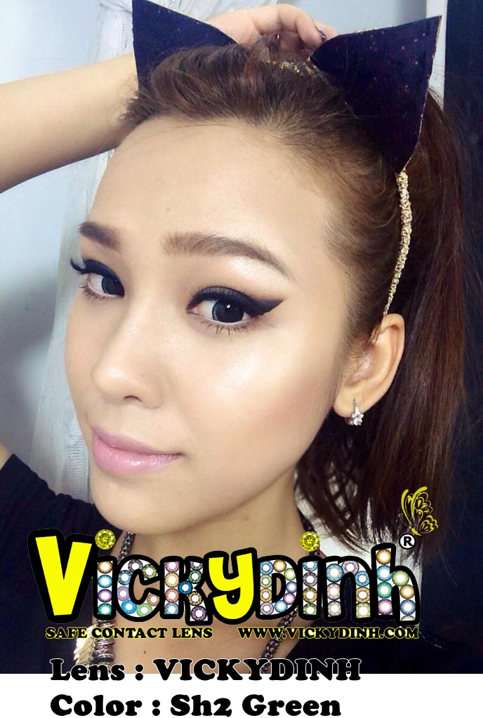 người đẹp và kính áp tròng 