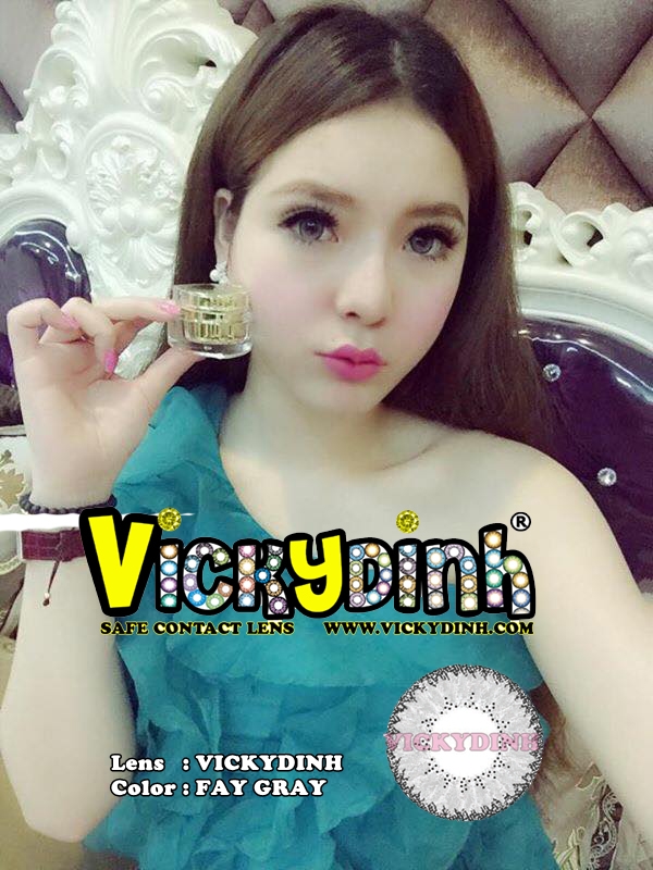 người đẹp và kính áp tròng 
