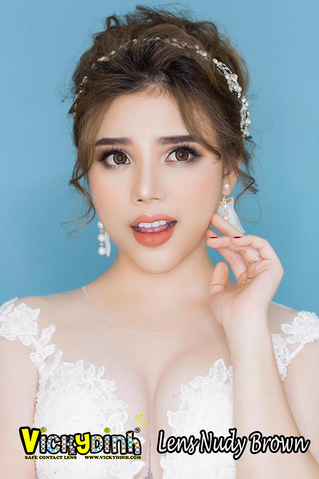 Hình sản phẩm khách đeo đẹp 