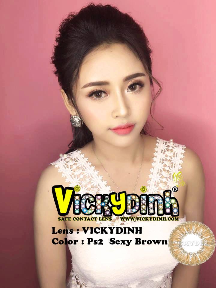 người đẹp và kính áp tròng
