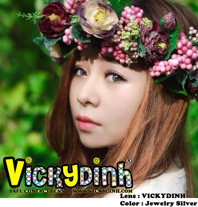 người đẹp và kính áp tròng 