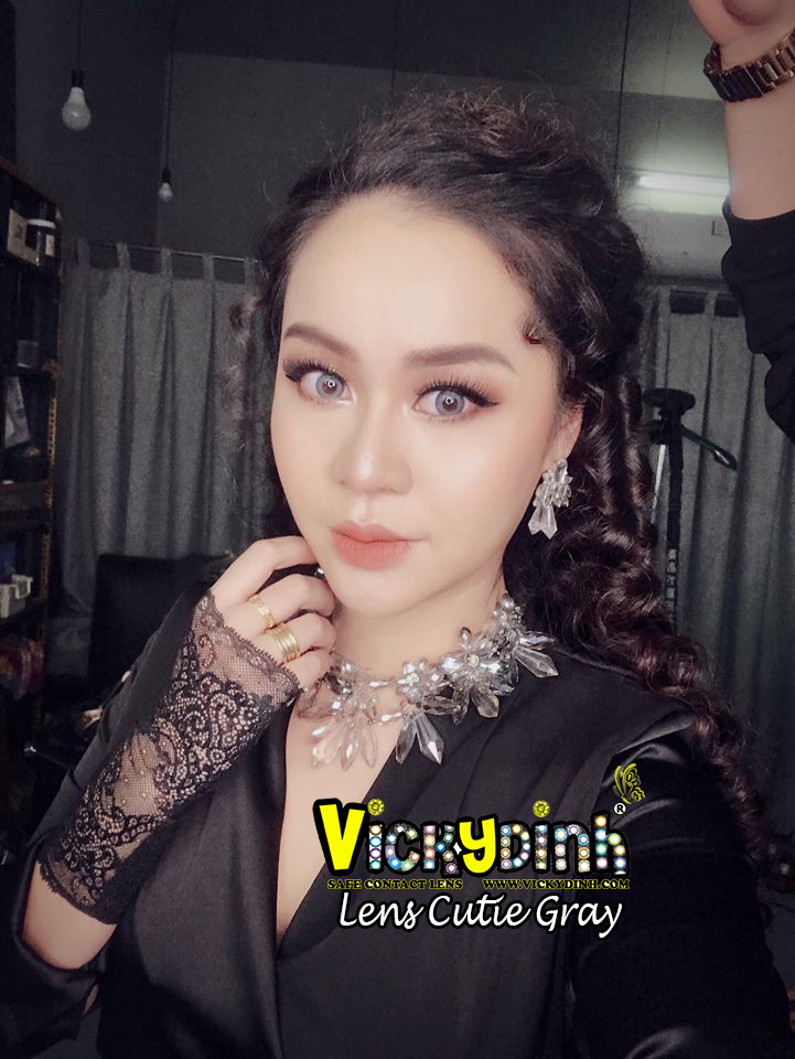 Hình sản phẩm khách đeo đẹp