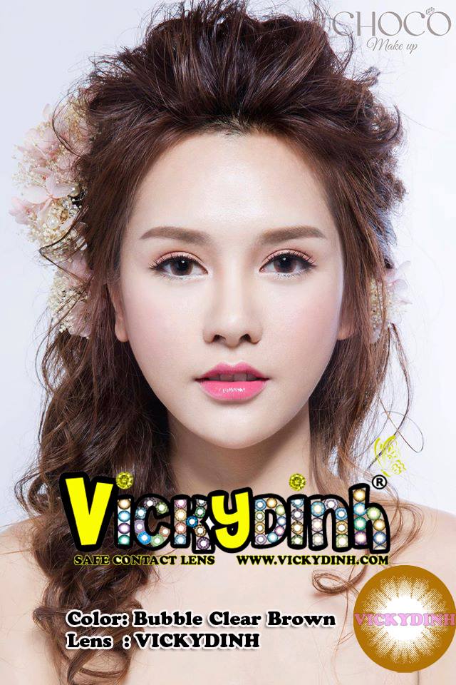 người đẹp và kính áp tròng