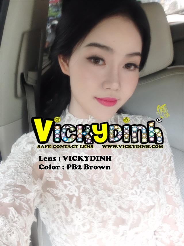 người đẹp và kính áp tròng 