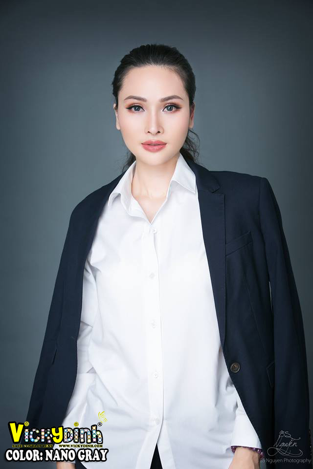 người đẹp và kính áp tròng